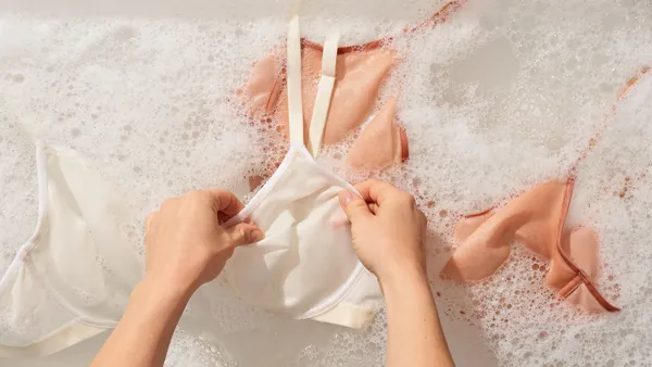 بوی بد لباس زیر زنانه